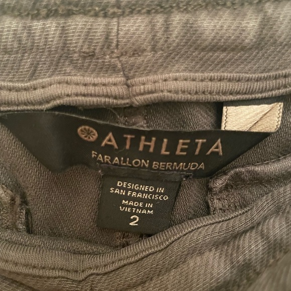 Athleta Olive Farollon Bermuda shorts size 2 - Picture 4 of 5